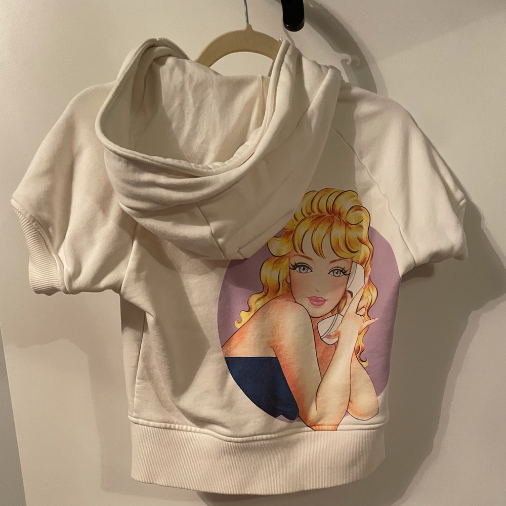 Women's Cream Short-Sleeve Hoodie with Graphic Back